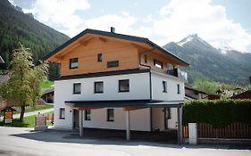Johann Apartments